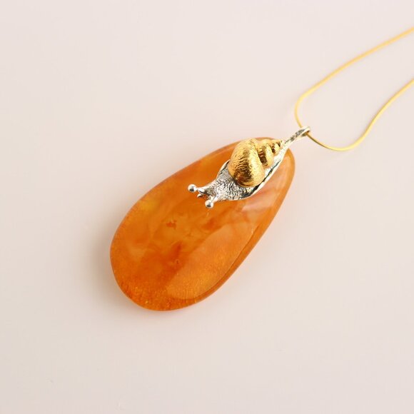Baltic Amber Snail Statement Necklace in 14k Gold Plated s925 - Picture 6 of 10